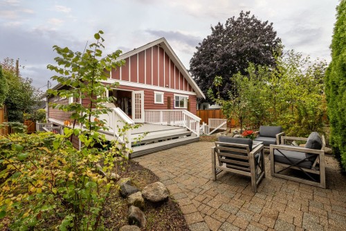 518 7Th Street E, North Vancouver, BC 