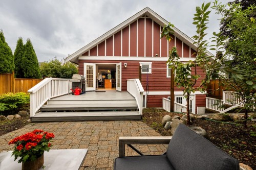 518 7Th Street E, North Vancouver, BC 