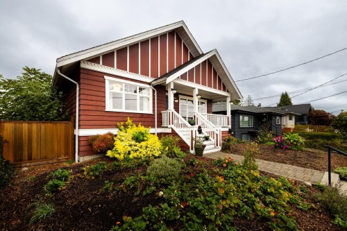 518 7Th Street E, North Vancouver, BC 