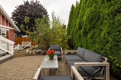 518 7Th Street E, North Vancouver, BC 