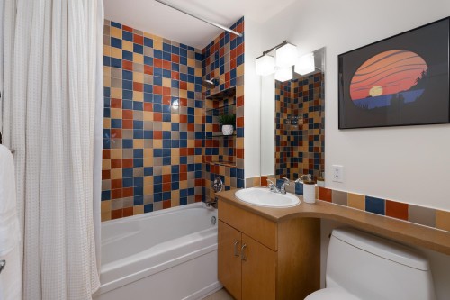 518 7Th Street E, North Vancouver, BC 