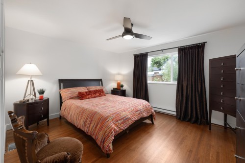 518 7Th Street E, North Vancouver, BC 