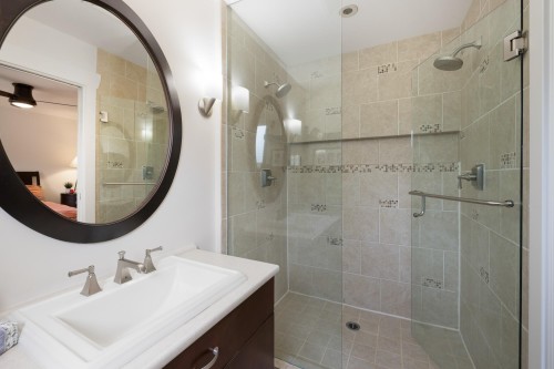 518 7Th Street E, North Vancouver, BC 