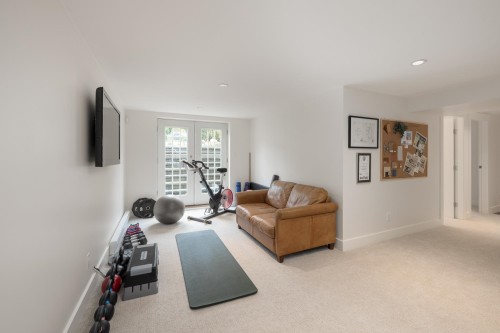 518 7Th Street E, North Vancouver, BC 