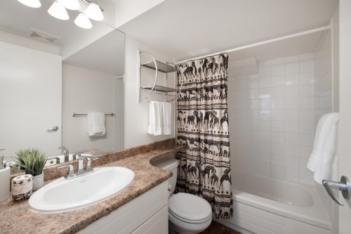 518 7Th Street E, North Vancouver, BC 