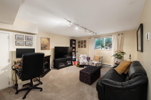 518 7Th Street E, North Vancouver, BC 