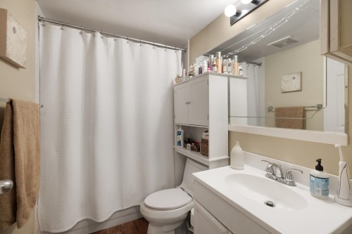 518 7Th Street E, North Vancouver, BC 