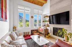 301-6691 Nelson Avenue  West Vancouver, BC V7W 2B2