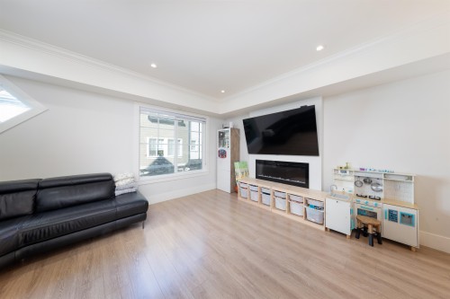 9-9211 Mckim Way, Richmond, BC 