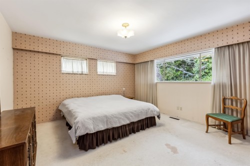 2575 Queens Avenue, West Vancouver, BC 