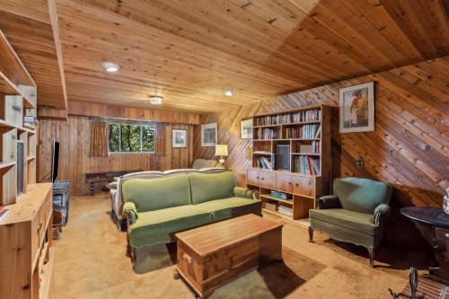 2575 Queens Avenue, West Vancouver, BC 