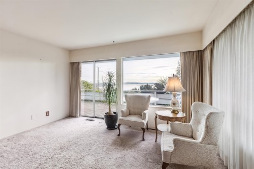 2575 Queens Avenue, West Vancouver, BC 