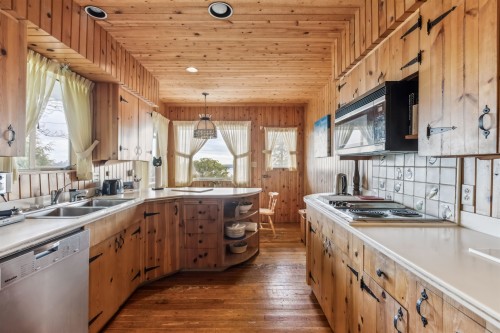 2575 Queens Avenue, West Vancouver, BC 