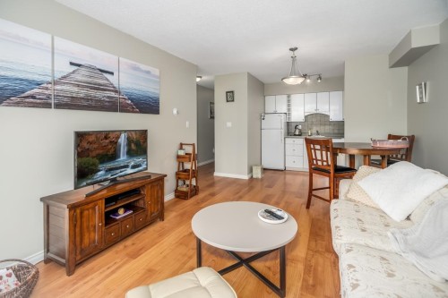 606-1425 Esquimalt Avenue, West Vancouver, BC 