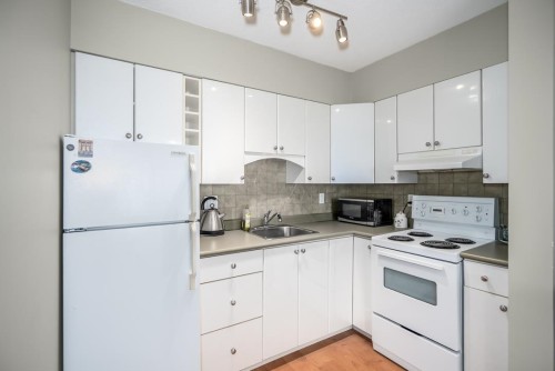 606-1425 Esquimalt Avenue, West Vancouver, BC 