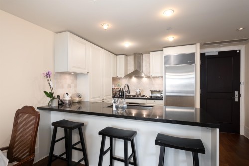 300-533 Waters Edge Crescent, West Vancouver, BC 