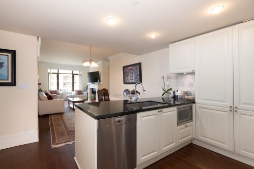 300-533 Waters Edge Crescent, West Vancouver, BC 