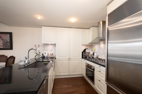 300-533 Waters Edge Crescent, West Vancouver, BC 