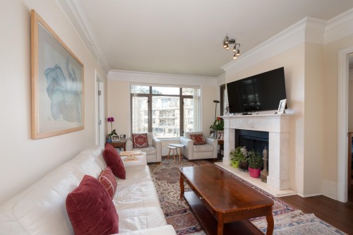 300-533 Waters Edge Crescent, West Vancouver, BC 