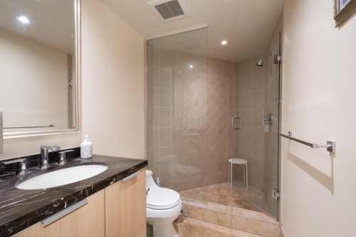 300-533 Waters Edge Crescent, West Vancouver, BC 