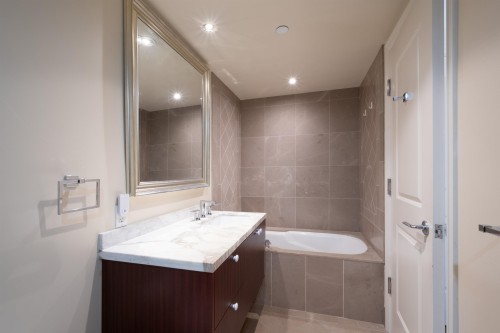 300-533 Waters Edge Crescent, West Vancouver, BC 