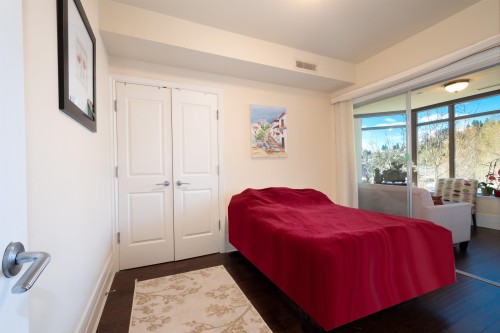 300-533 Waters Edge Crescent, West Vancouver, BC 