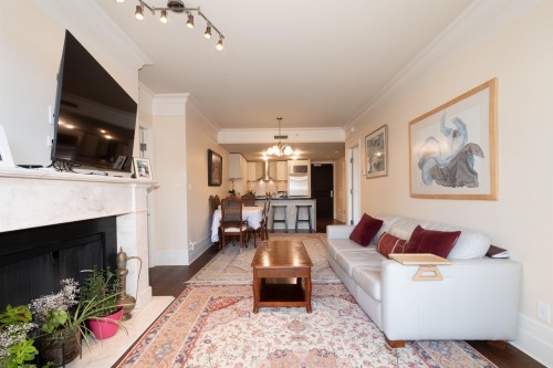 300-533 Waters Edge Crescent, West Vancouver, BC 