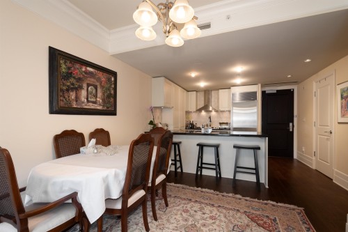 300-533 Waters Edge Crescent, West Vancouver, BC 