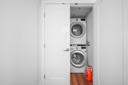 809-8699 Hazelbridge Way, Richmond, BC 