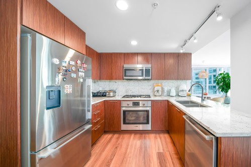 809-8699 Hazelbridge Way, Richmond, BC 