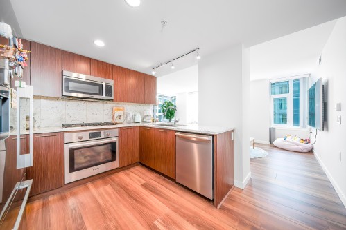 809-8699 Hazelbridge Way, Richmond, BC 