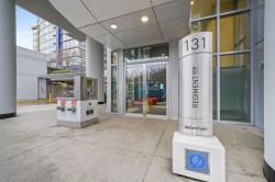 703-131 Regiment Square  Vancouver, BC V6B 1X6
