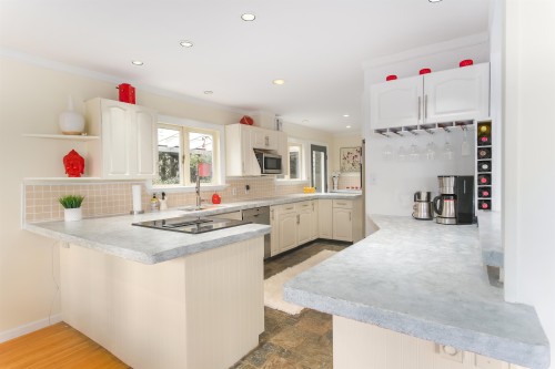 20 Oceanview Road, Lions Bay, BC 