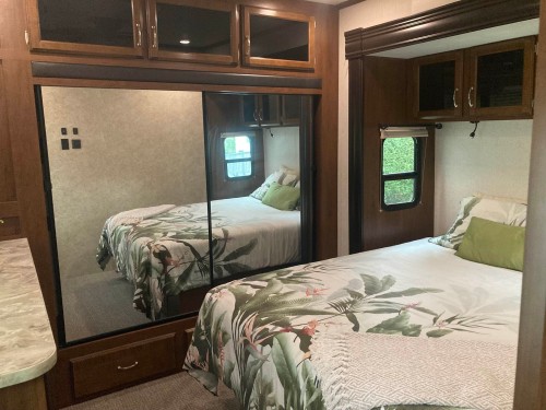 247 Tomahawk Avenue, West Vancouver, BC 