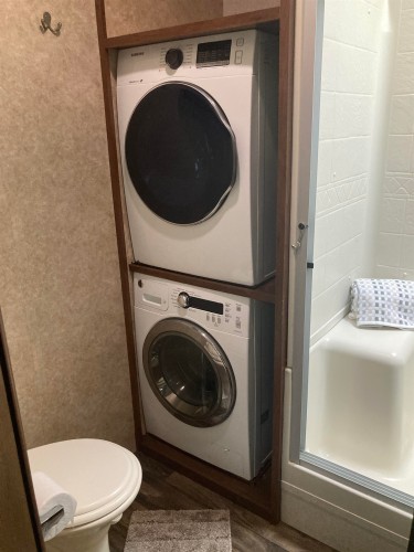 247 Tomahawk Avenue, West Vancouver, BC 