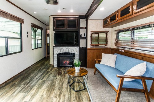 247 Tomahawk Avenue, West Vancouver, BC 