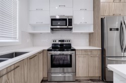 102-3423 Roxton Avenue  Coquitlam, BC V3B 0G7