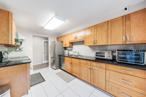 203-3070 Guildford Way, Coquitlam, BC 