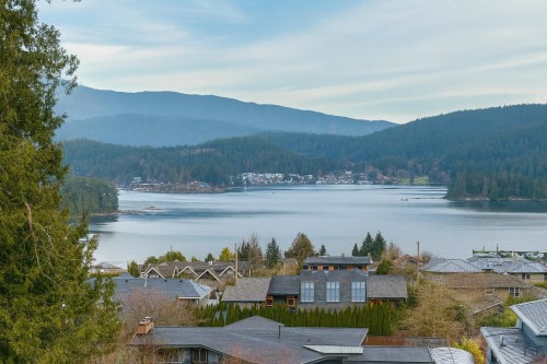 873 Baycrest Drive, North Vancouver, BC 