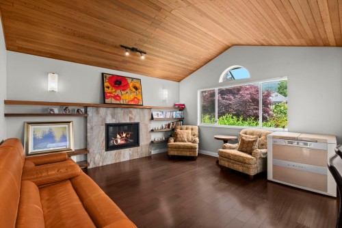 2319 Marine Drive, West Vancouver, BC 