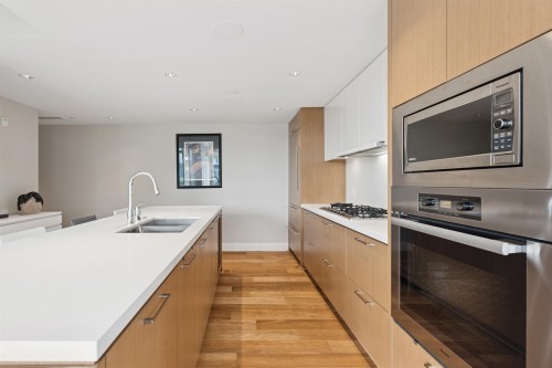 201-908 Keith Road, West Vancouver, BC 