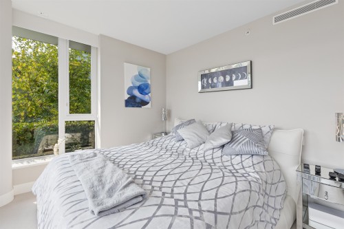 201-908 Keith Road, West Vancouver, BC 