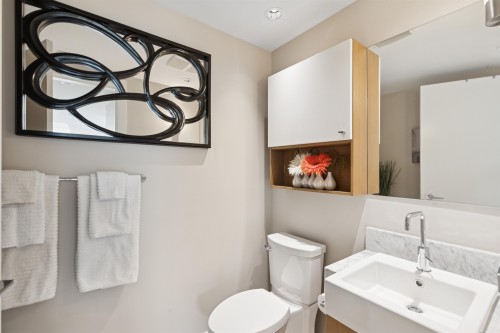 201-908 Keith Road, West Vancouver, BC 