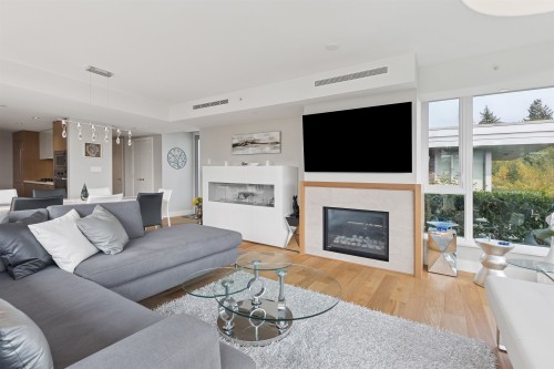 201-908 Keith Road, West Vancouver, BC 