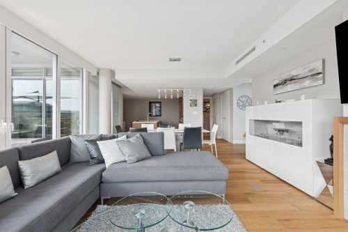 201-908 Keith Road, West Vancouver, BC 