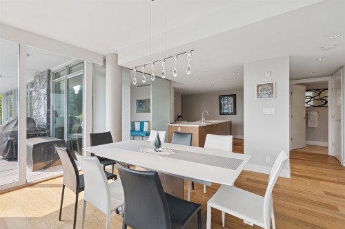 201-908 Keith Road, West Vancouver, BC 