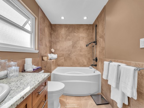 1202 Bracknell Crescent, North Vancouver, BC 