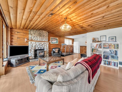 1202 Bracknell Crescent, North Vancouver, BC 