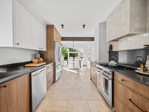 2624 1St Avenue E, Vancouver, BC 