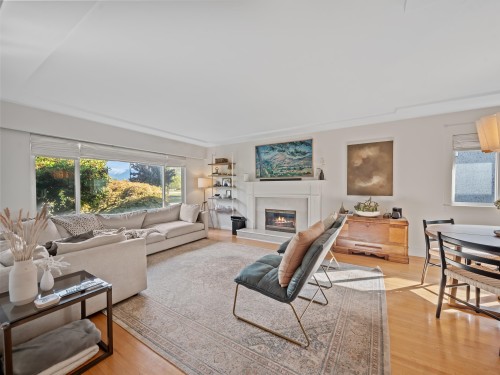 2624 1St Avenue E, Vancouver, BC 